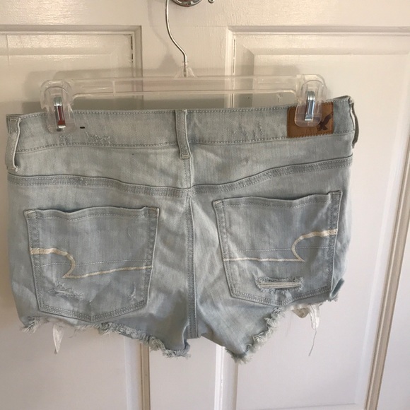 Hi Rise light wash shortie - Picture 2 of 3